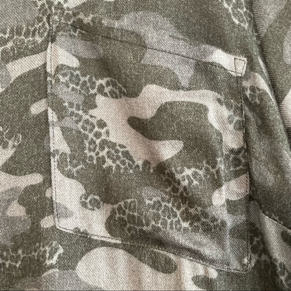 Torrid NWT Pocket Tunic Button Down Soft Brushed Black and Grey Camo Shirt - Picture 7 of 15